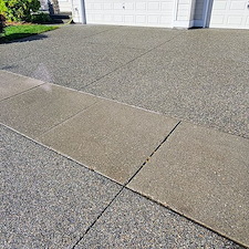 DRIVEWAY-CLEANING-IN-LAKE-STEVENS-WA 2