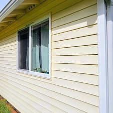 HOUSE-WASHING-VINYL-SIDING-IN-LYNNWOOD-WA 0