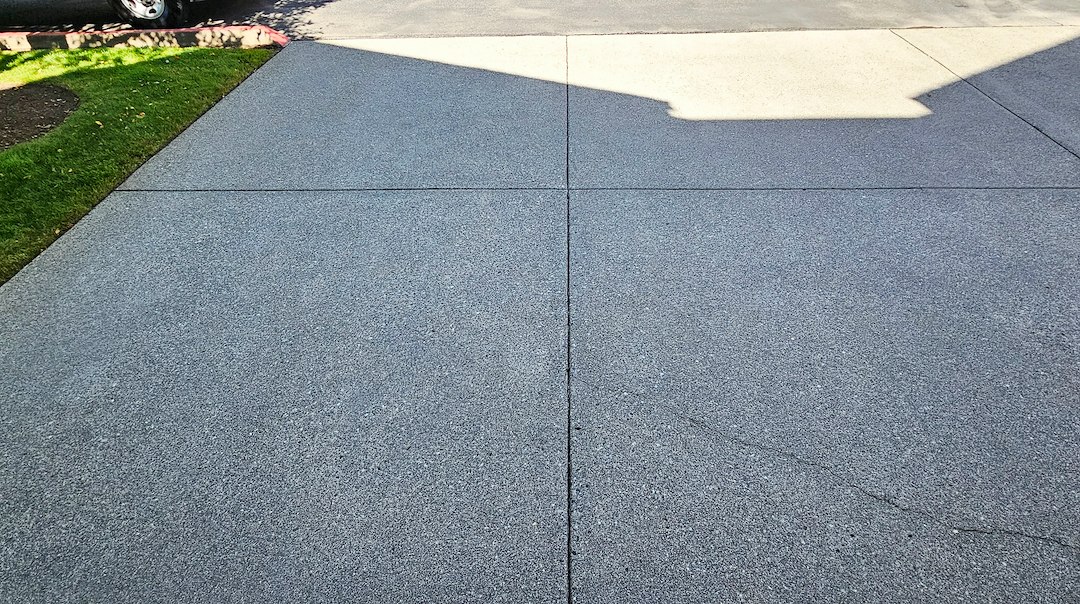 PROFESSIONAL DRIVEWAY CLEANING AND PRESSURE WASHING IN LYNNWOOD, WA