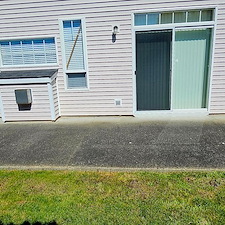 PROFESSIONAL-DRIVEWAY-CLEANING-AND-PRESSURE-WASHING-IN-LYNNWOOD-WA 4