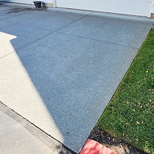 PROFESSIONAL-DRIVEWAY-CLEANING-AND-PRESSURE-WASHING-IN-LYNNWOOD-WA 3